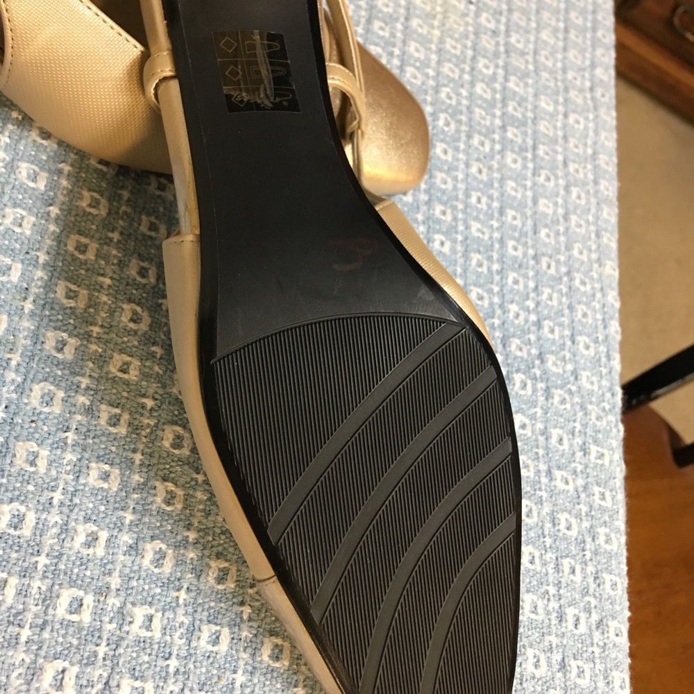 Shoes - Picture 2 of 5